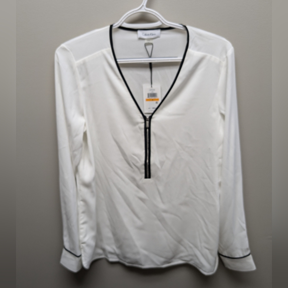 Calvin Klein Size Small NWT Cream Zipper Black Trim Top Blouse Women Stylish